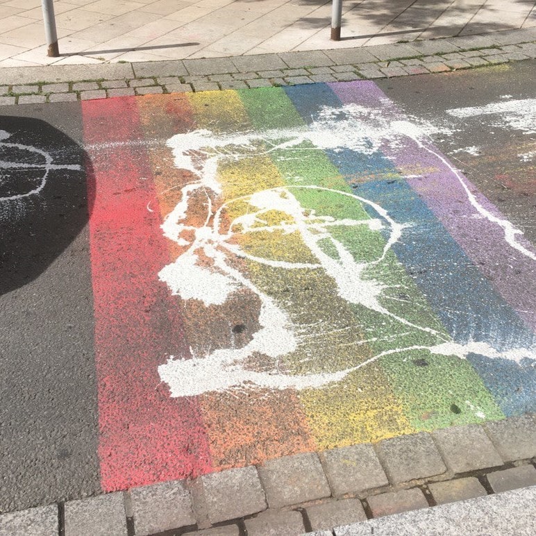 Photo de couverture de l'article Dégradations sur le passage piéton arc-en-ciel à Amiens