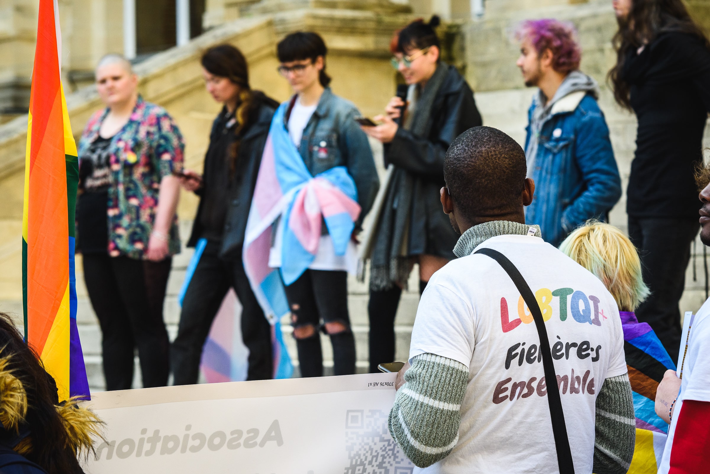 Rassemblement sur la place de l&#39;Hôtel de ville d&#39;Amiens pour les droits LGBTQIA+